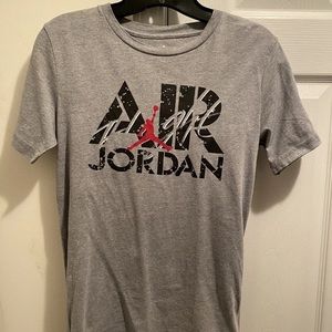 Air Jordan Flight Nike Basketball Jumpman Youth/Kids Gray Graphic T-shirt.